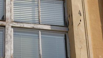 Maçonnerie humide, mauvais support : la restauration de fenêtres historiques est un véritable défi. | © Drevovýroba Kočiš s.r.o.