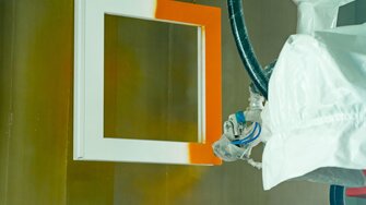 Résistant aux intempéries, robuste et de teinte stable : sur les fenêtres en PVC, Polycolor Top 2K fait particulièrement bien valoir ses atouts.