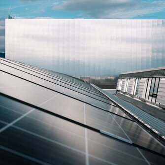 ADLER couvre une partie de ses besoins énergétiques grâce à un système photovoltaïque performant.